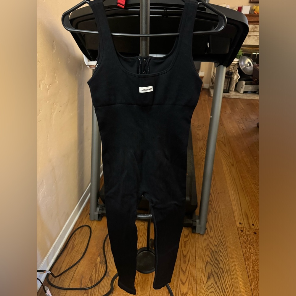 Women’s Thread Press Button Tummy Control Jumpsuit Medium. Only worn once.
